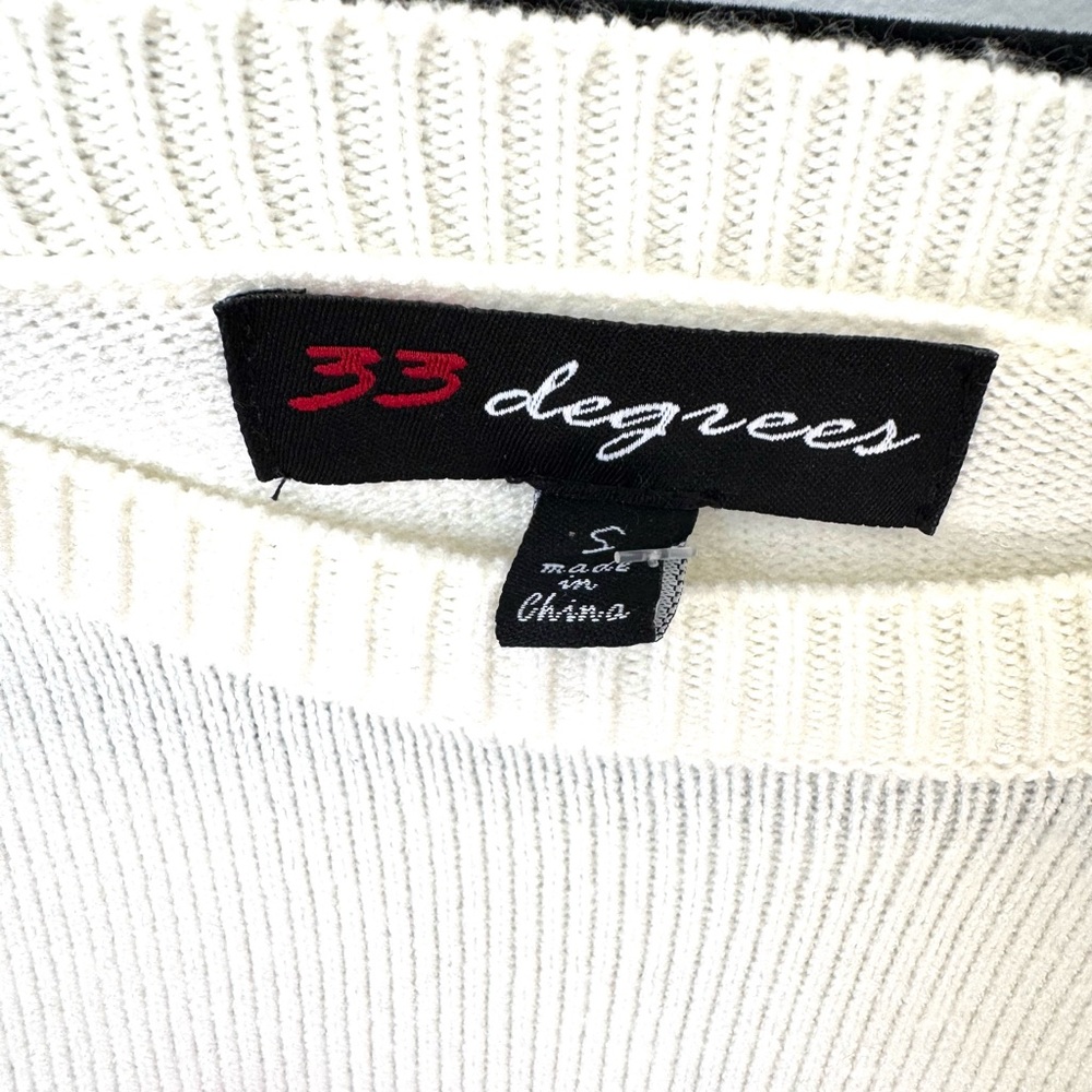 33 Degrees White Sweater with Red LOVE Design Size Small - Picture 5 of 7